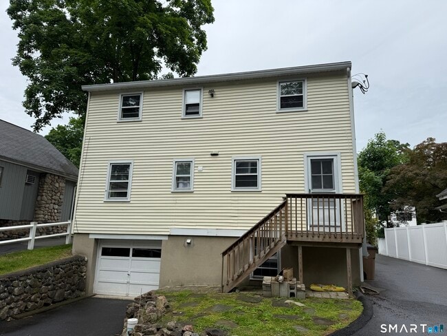 Building Photo - 17 Oenoke Pl