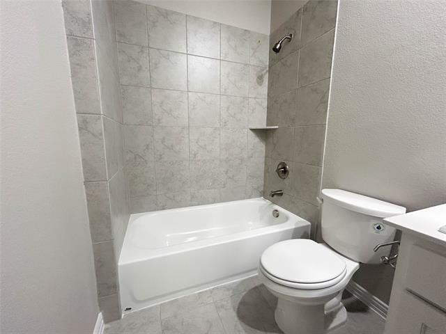 Building Photo - 2121 Luna Dr