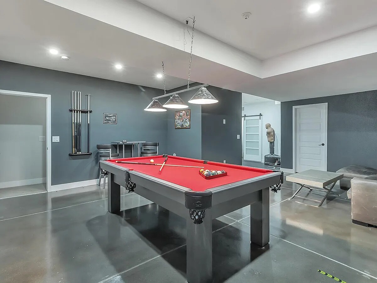 Building Photo - 1962 W 67th Pl