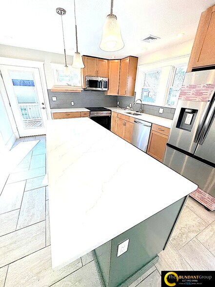 Building Photo - 14 White St