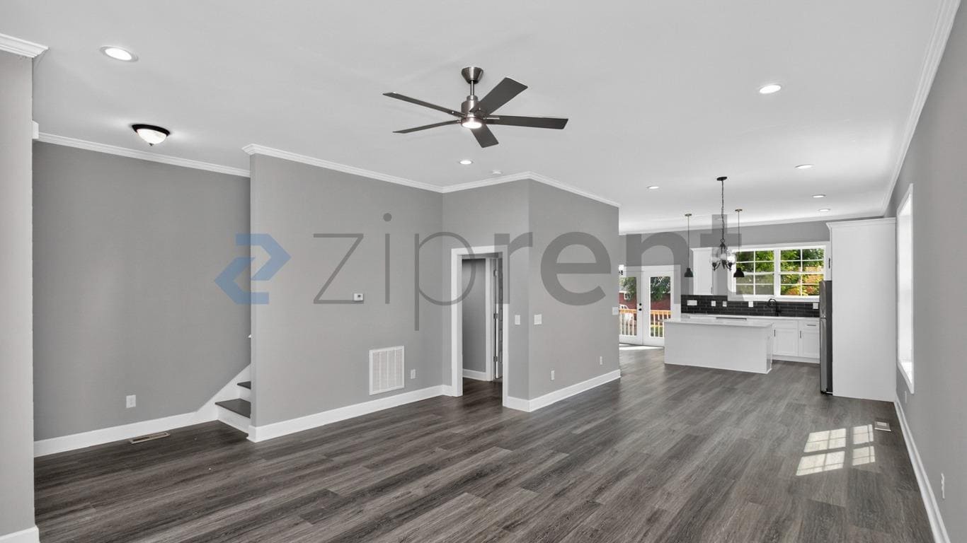 Building Photo - Unit B