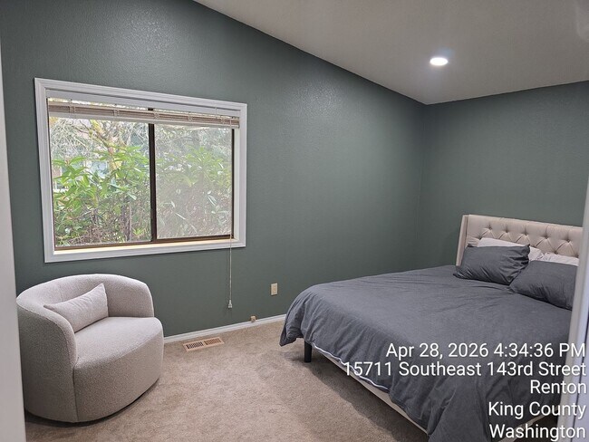 Building Photo - Renton - 4 bedroom 2.5 bath rental home - Custom home with large rooms - Available July 5th 2026