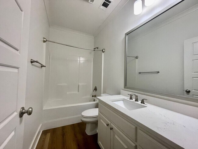 Building Photo - 9135 Southlawn Dr