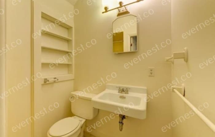 Building Photo - 1915 Pine St