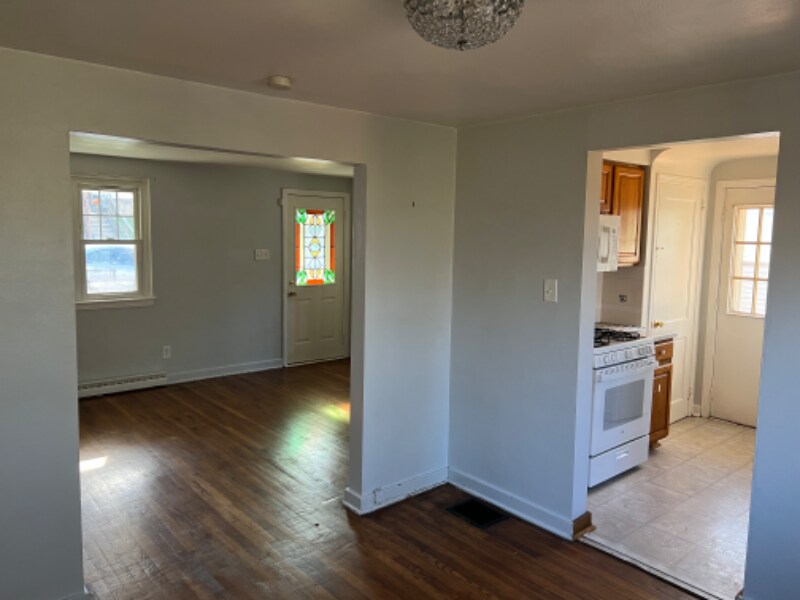 Building Photo - 706 Hestor Dr