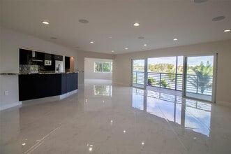 Building Photo - 877 NE 195th St