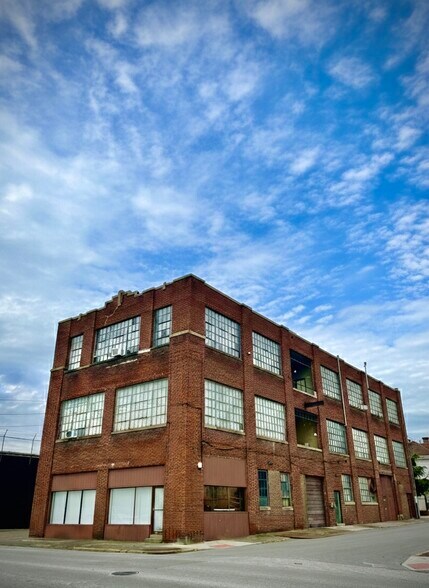 The Wherehaus Loft Apartments - 600 Virginia St W