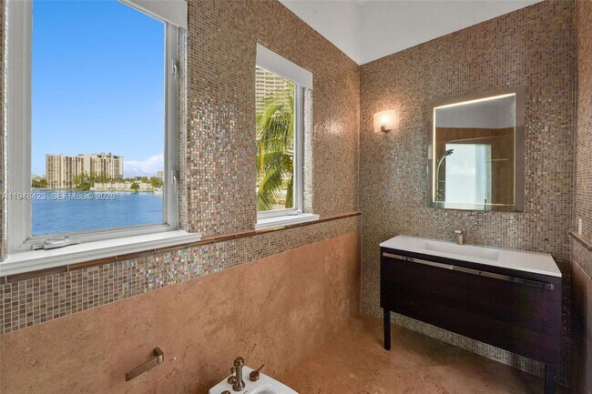 Building Photo - 3283 NE 171 St