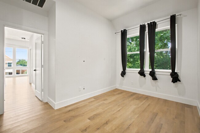 Building Photo - 4217 Hare St