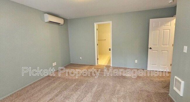Building Photo - 11389 Symes Rd NW