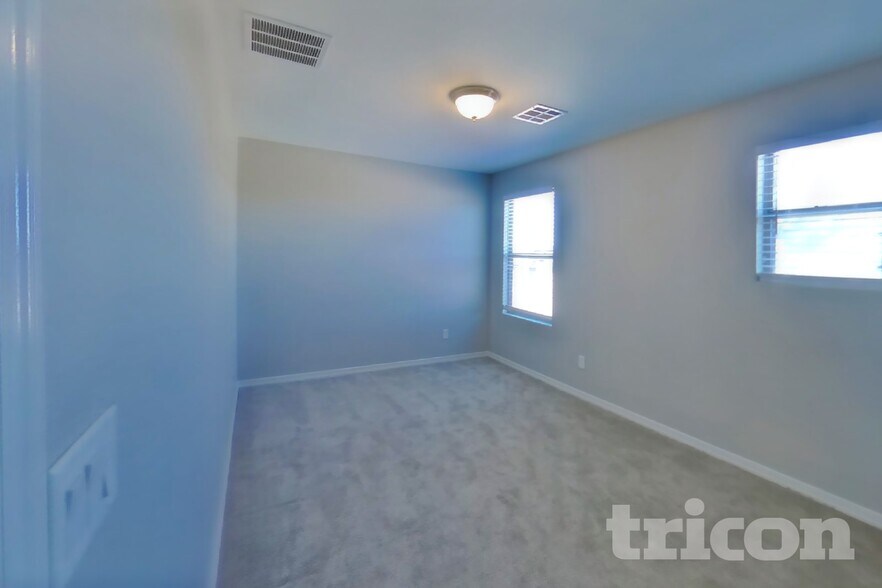 Building Photo - 880 W Busa Dr