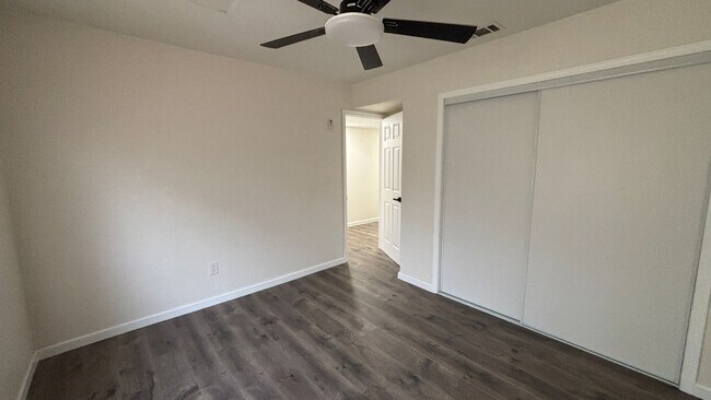 Building Photo - MeadSt221-223