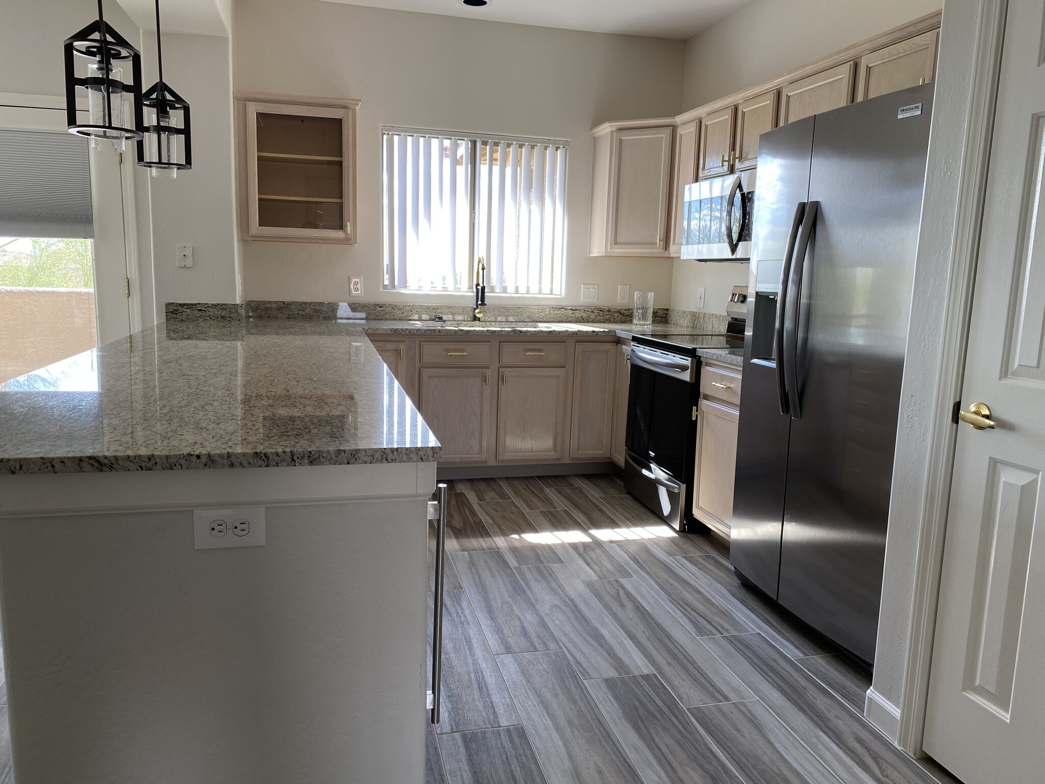 Building Photo - 8880 E Paraiso Dr