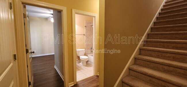 Building Photo - 106 Lexington Village