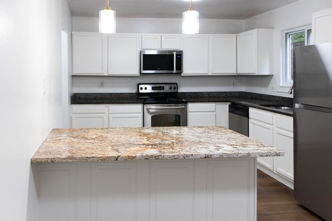 Building Photo - Town House in Stafford