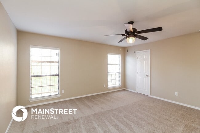 Building Photo - 8414 Kensington Dr