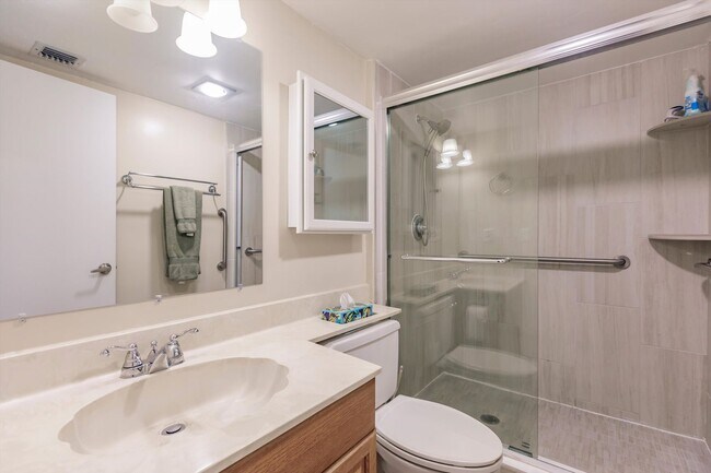 Building Photo - Enjoy great amenities with your annual rental