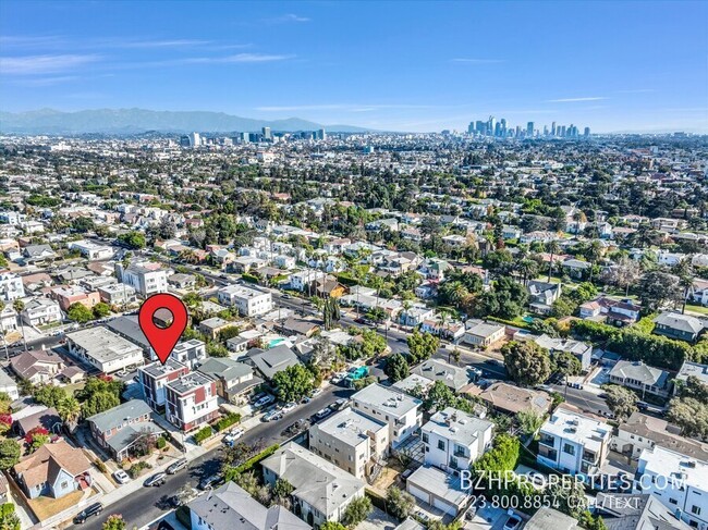 Building Photo - Gorgeous Modern Townhouse In Prime Mid-City