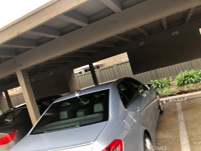 Building Photo - 21 Streamwood-