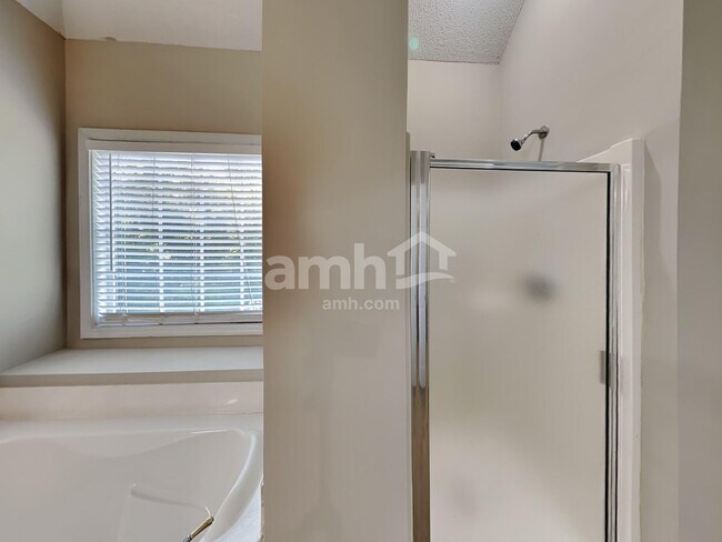 Building Photo - 3830 Rivendell Ln