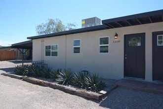 Building Photo - Remodeled 2 Bedroom 1 Bath Duplex! Great Central Tucson Location!
