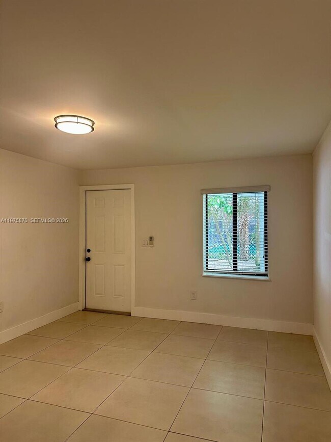 Building Photo - 1750 NE 144th St