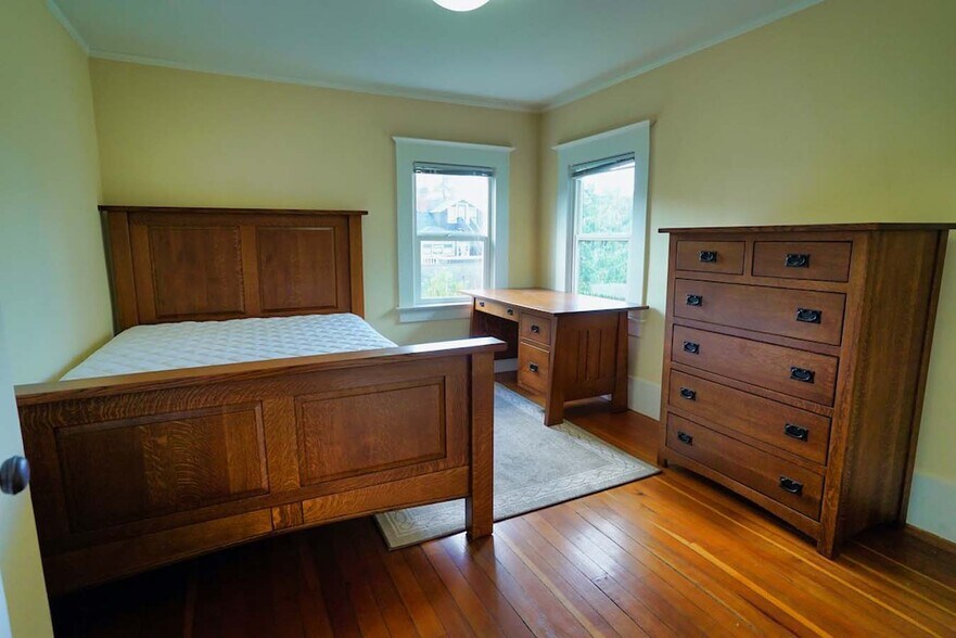 Building Photo - 2836 Derby St