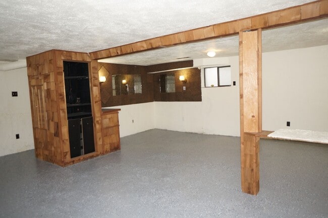 Building Photo - Beautiful 3 bedroom 1 bathroom NE Bungalow "Sabin area"