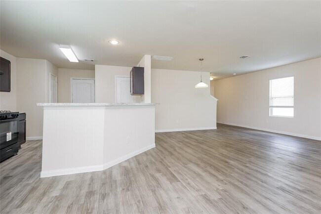 Building Photo - 4118 Silver Ranch Rd