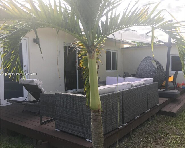 Building Photo - 2449 SW 7th St