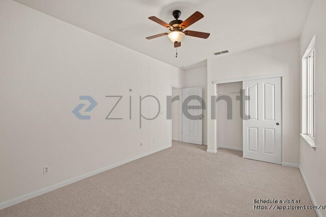 Building Photo - 155 E Heritage Dr