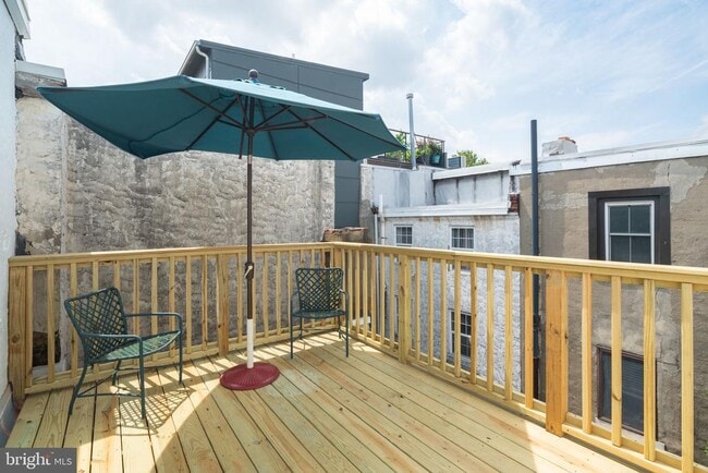 Building Photo - 704 S Darien St