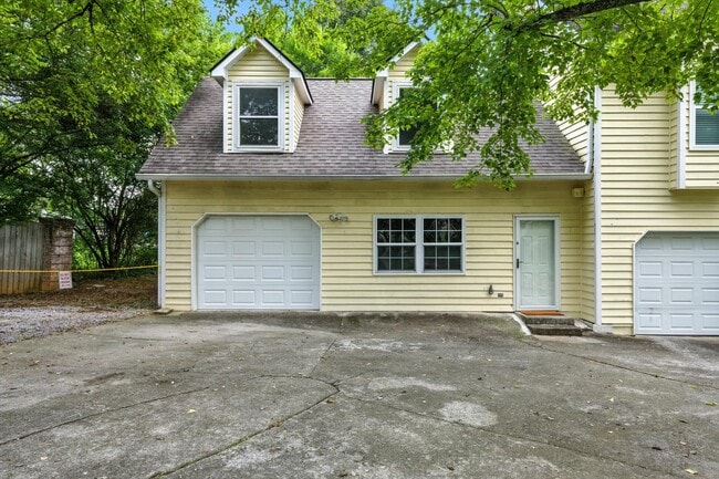 Primary Photo - 2710 Hodge Rd