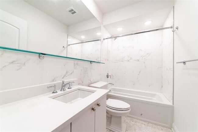 Building Photo - 289 Pavonia Ave