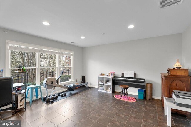 Building Photo - 92 Washington St