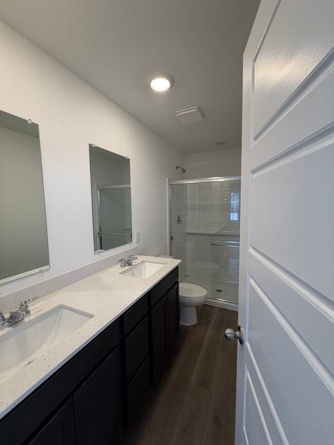 Building Photo - 6550 Linden Trl