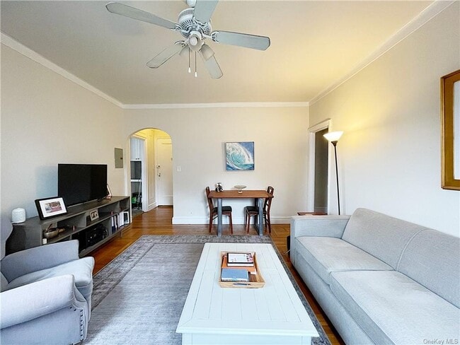 Building Photo - 14 N Chatsworth Ave