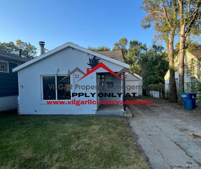 Building Photo - This cozy 3 bedroom, 1 bathroom home is pr...