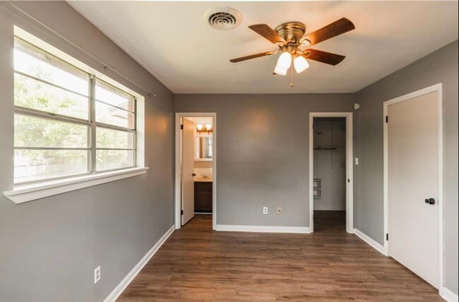 Building Photo - 324 Rodric Dr