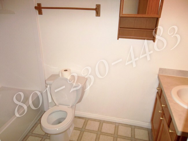 Master bathroom - 2063 Boysenberry Dr