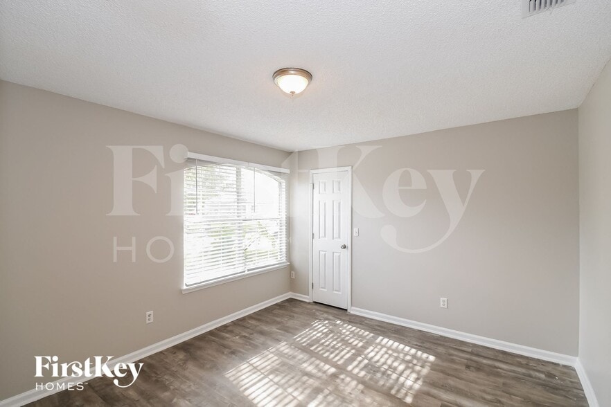 Building Photo - 10785 Las Colinas Way