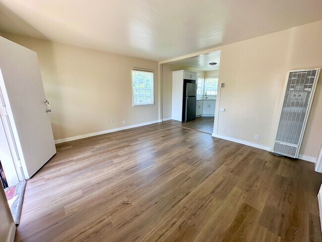 Building Photo - Cedar LB