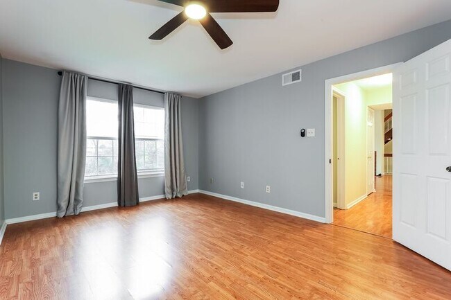 Building Photo - 654 B Woodford Lane