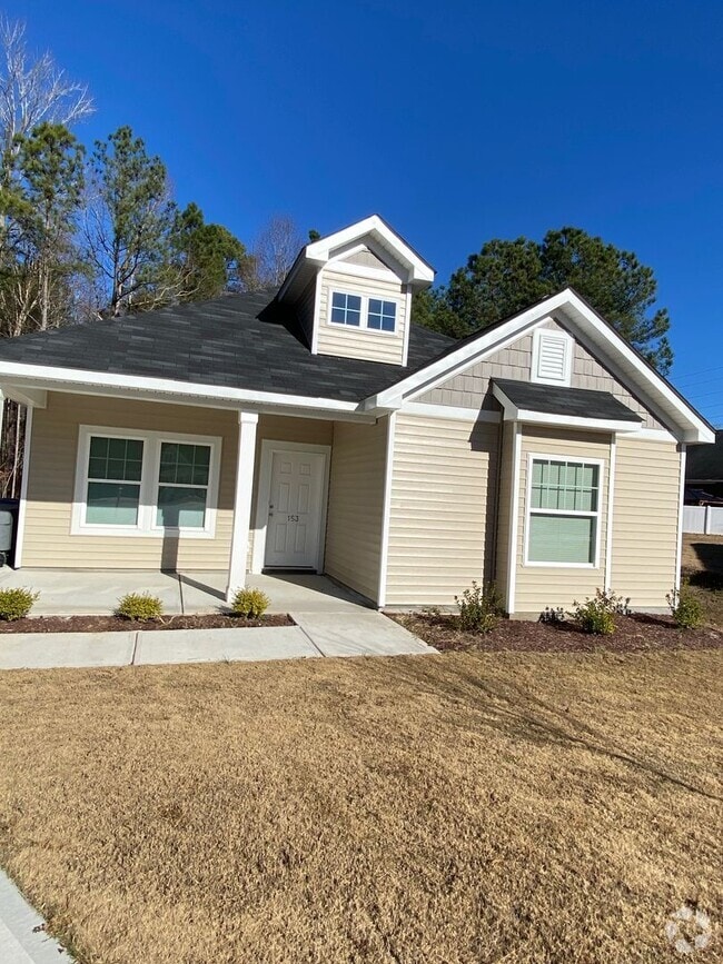Building Photo - One level 3 bedroom 2 bath home