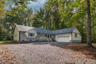 Building Photo - Private Home on Spacious Lot in Browns Sum...