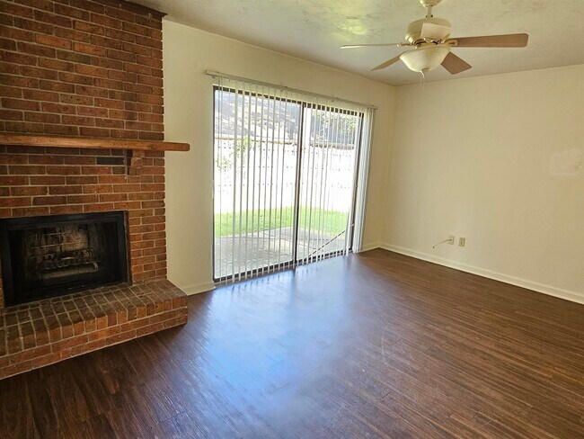 Building Photo - 196 Locke St