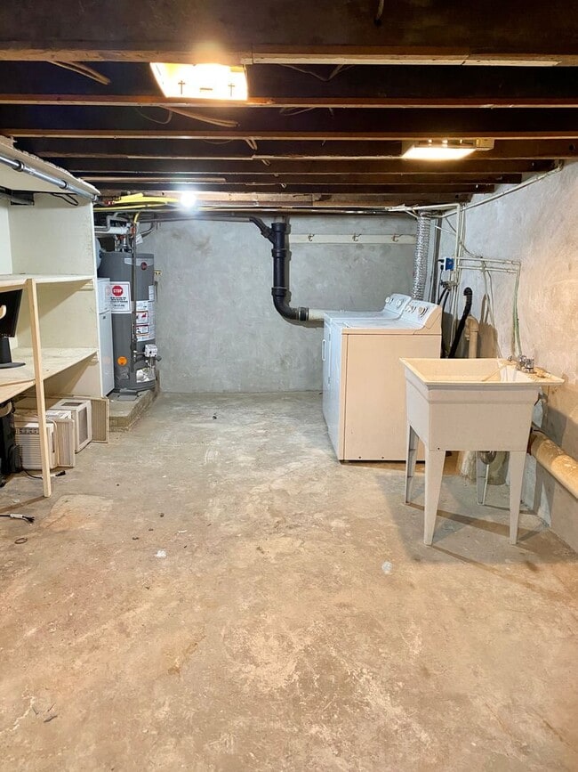 Building Photo - Stunning 2-Bedroom Townhouse in South Philadelphia Available August 1st!