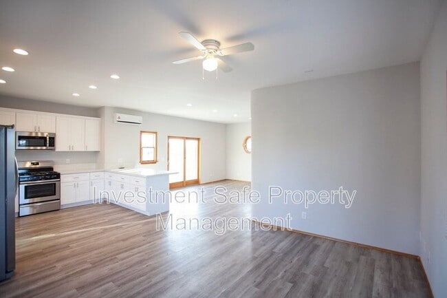 Building Photo - 1824 Palm Ave