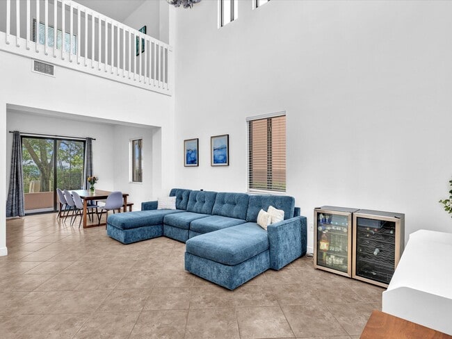 Building Photo - 2414 Venetian Way