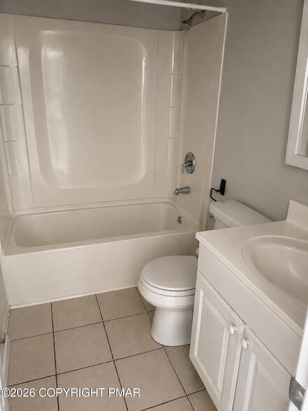 Building Photo - 2111 Spring Dr